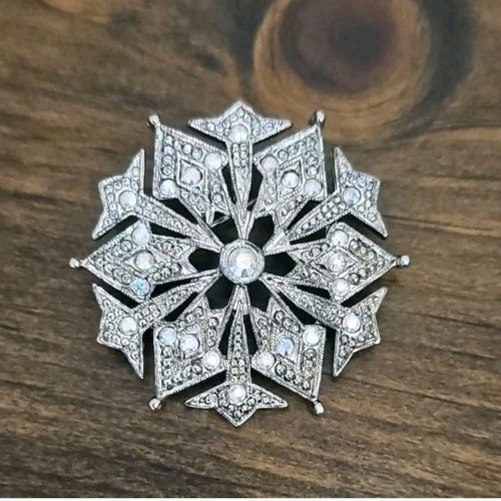 Vintage Danecrsft AB Sparkling Silver Tone Snowflake Brooch Iridescent Crystals